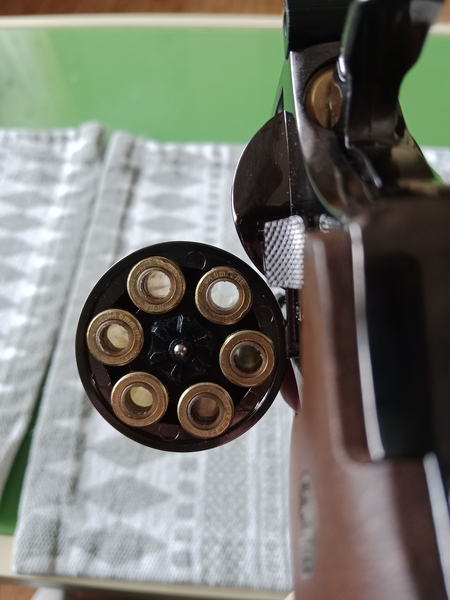 A real photo din Revolver M29 3/8 Inch Full Metal CO2 Smith & Wesson by Leonardo (1)