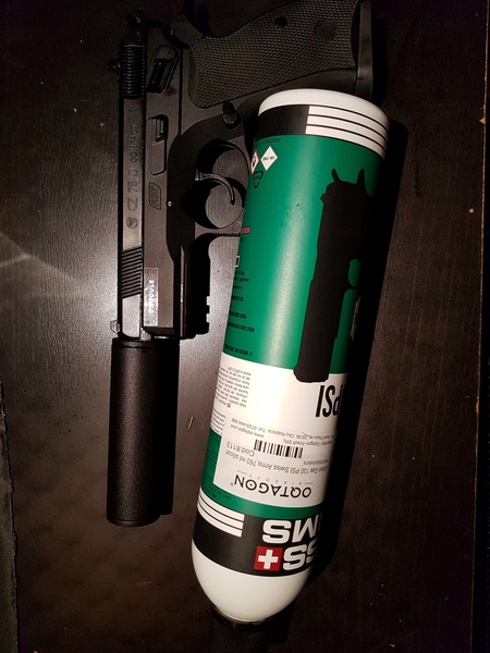 A real photo din Green Gas 130 PSI Swiss Arms 760 ml silicon by Florian (2)