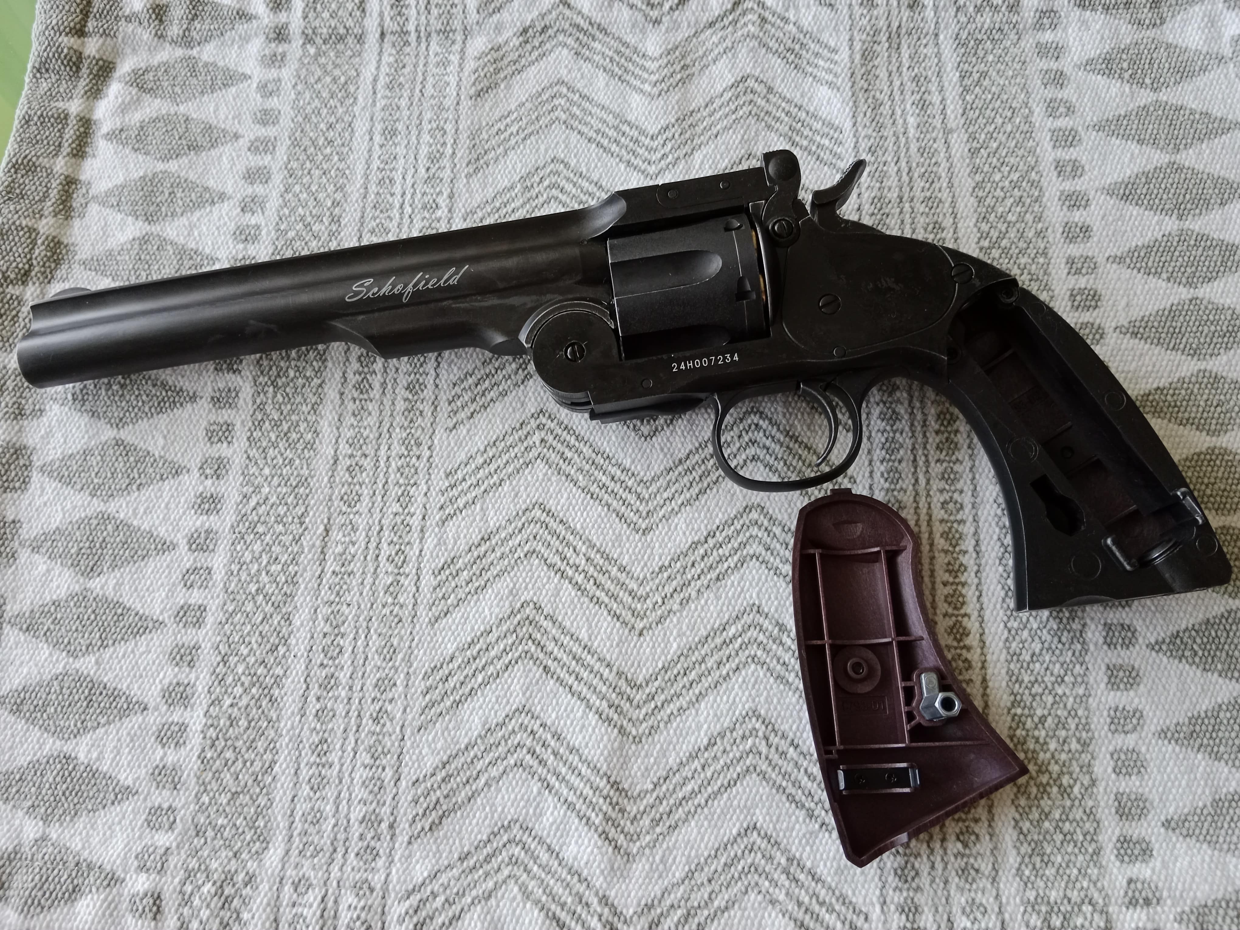 A real photo din Revolver Schofield 6 CO2 ASG by Leonardo (5)