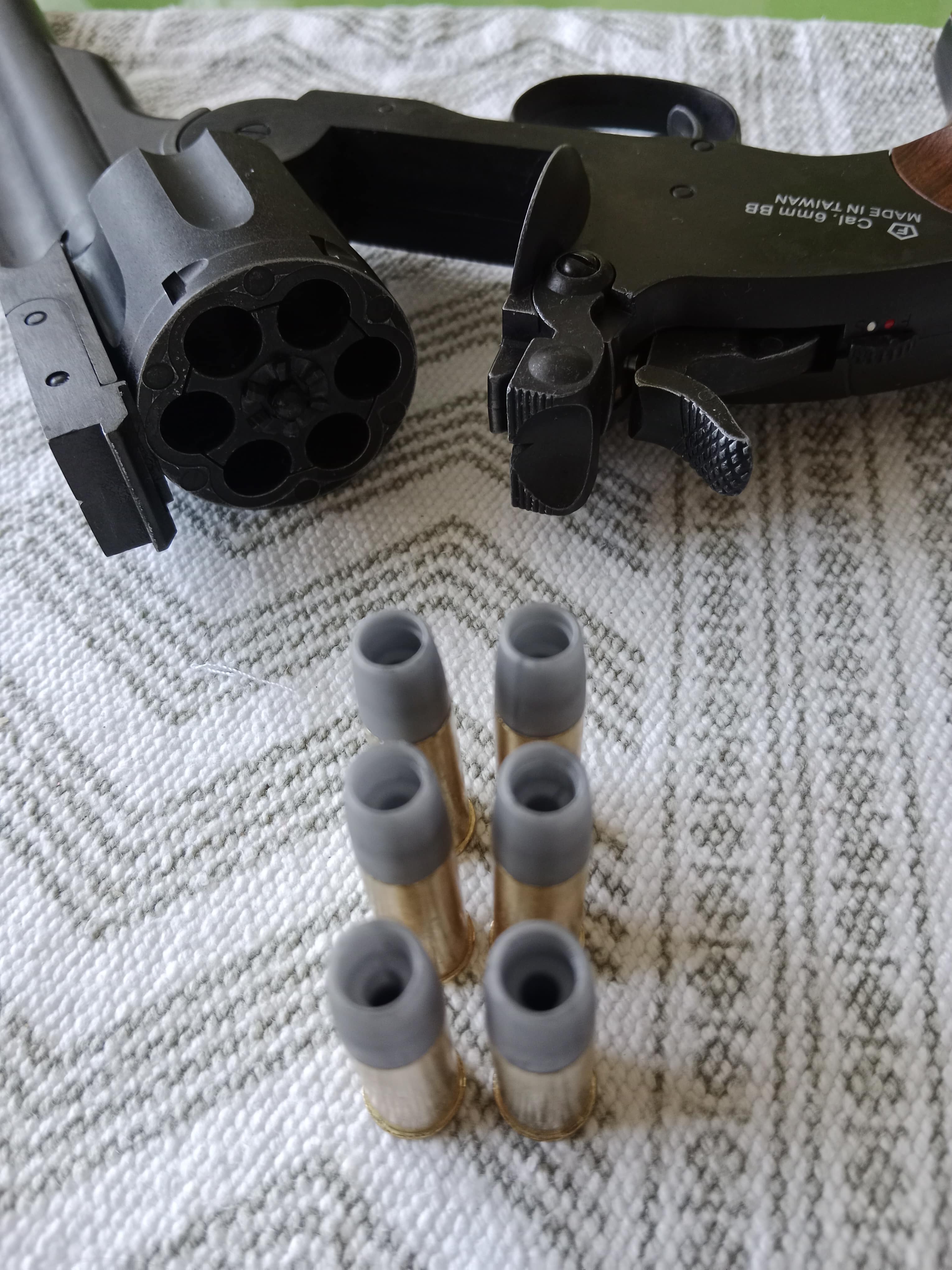 A real photo din Revolver Schofield 6 CO2 ASG by Leonardo (1)