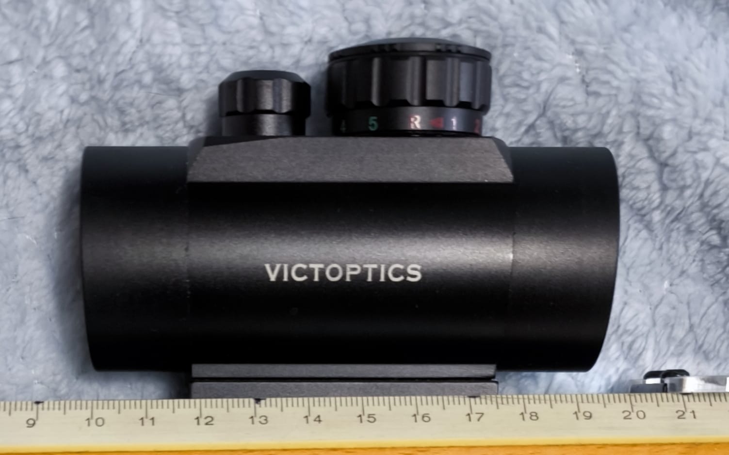 A real photo din Red dot 1x35 Vector Optics by Cosmin (2)