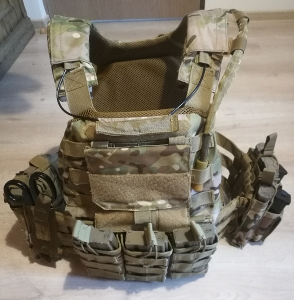 A real photo din Vesta Defense Plate Carrier 8Fields Multicam by Adrian Boda (3)