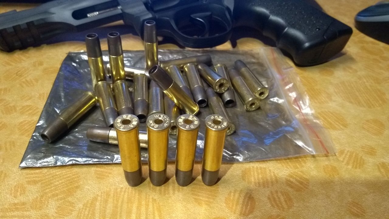 A real photo din Replica revolver SW MP R8 CO2 Umarex by Laurian N.B.  (2)