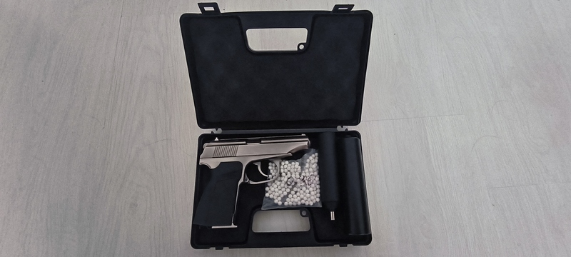 A real photo din Cutie mica transport pistol CyberGun by RAZVAN (1)