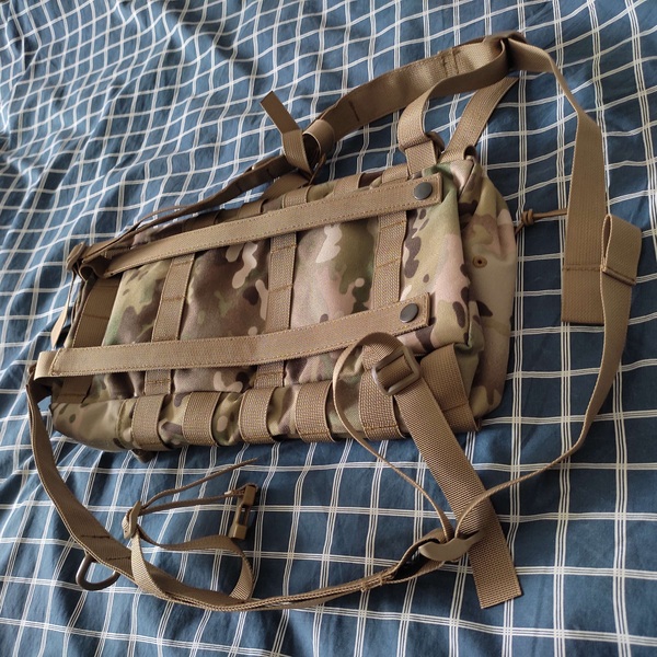 A real photo din Rucsac de hidratare Molle/ Bretele 8Fields Multicam by Hans (3)