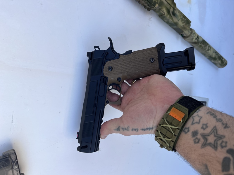 A real photo din Replica pistol R501 GBB gas Army Armament TAN Resigilat by Frosty (4)
