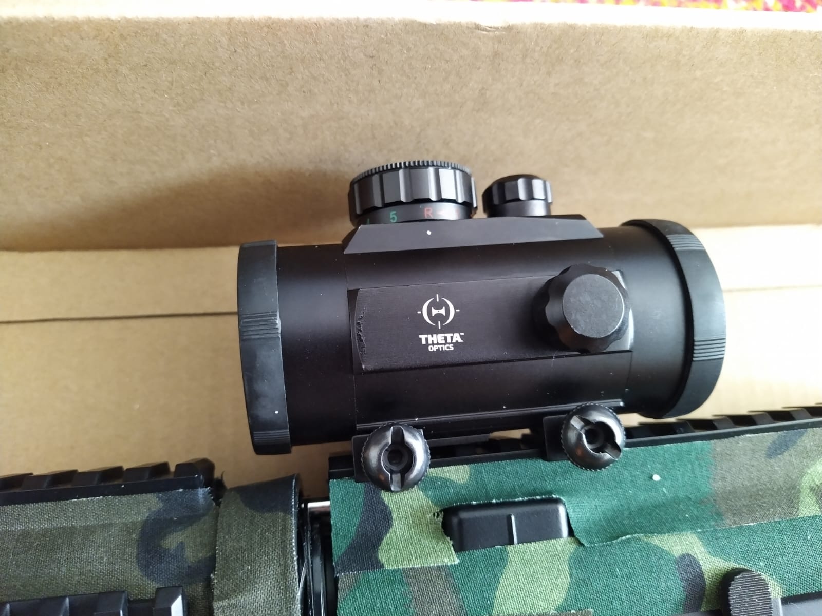 A real photo din Red Dot 1x40 Reflex Theta Optics by Alex M (1)
