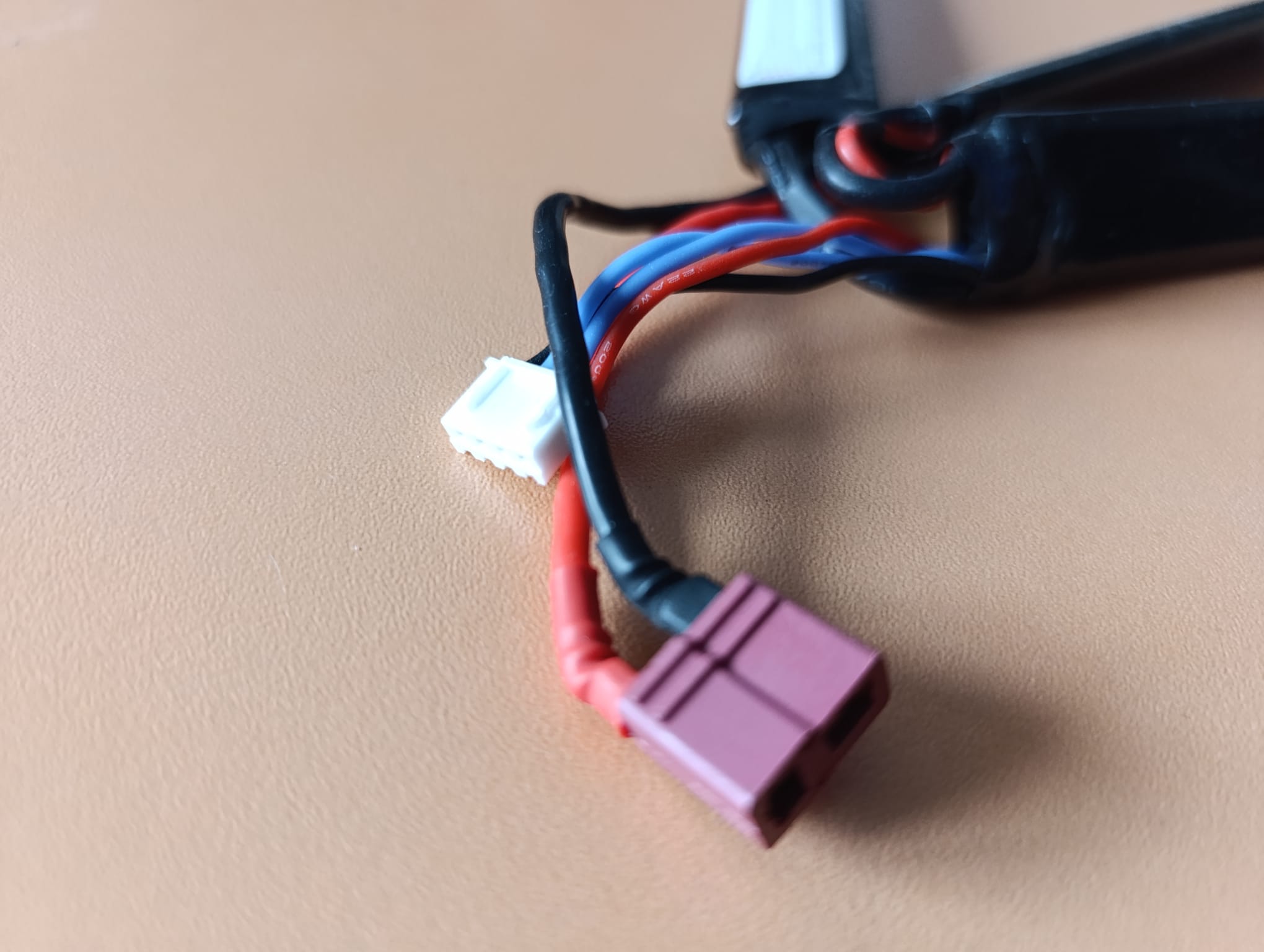 A real photo din Acumulator Li-Po 11.1V/1500mAh 20/40C Deans VB Power by RYAN (3)